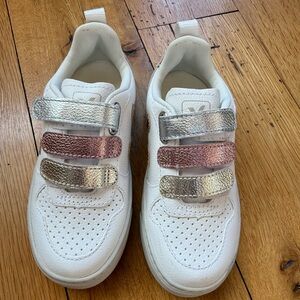 NEW in box V 10 Chromefree sneakers from VEJA. Size 11 T.